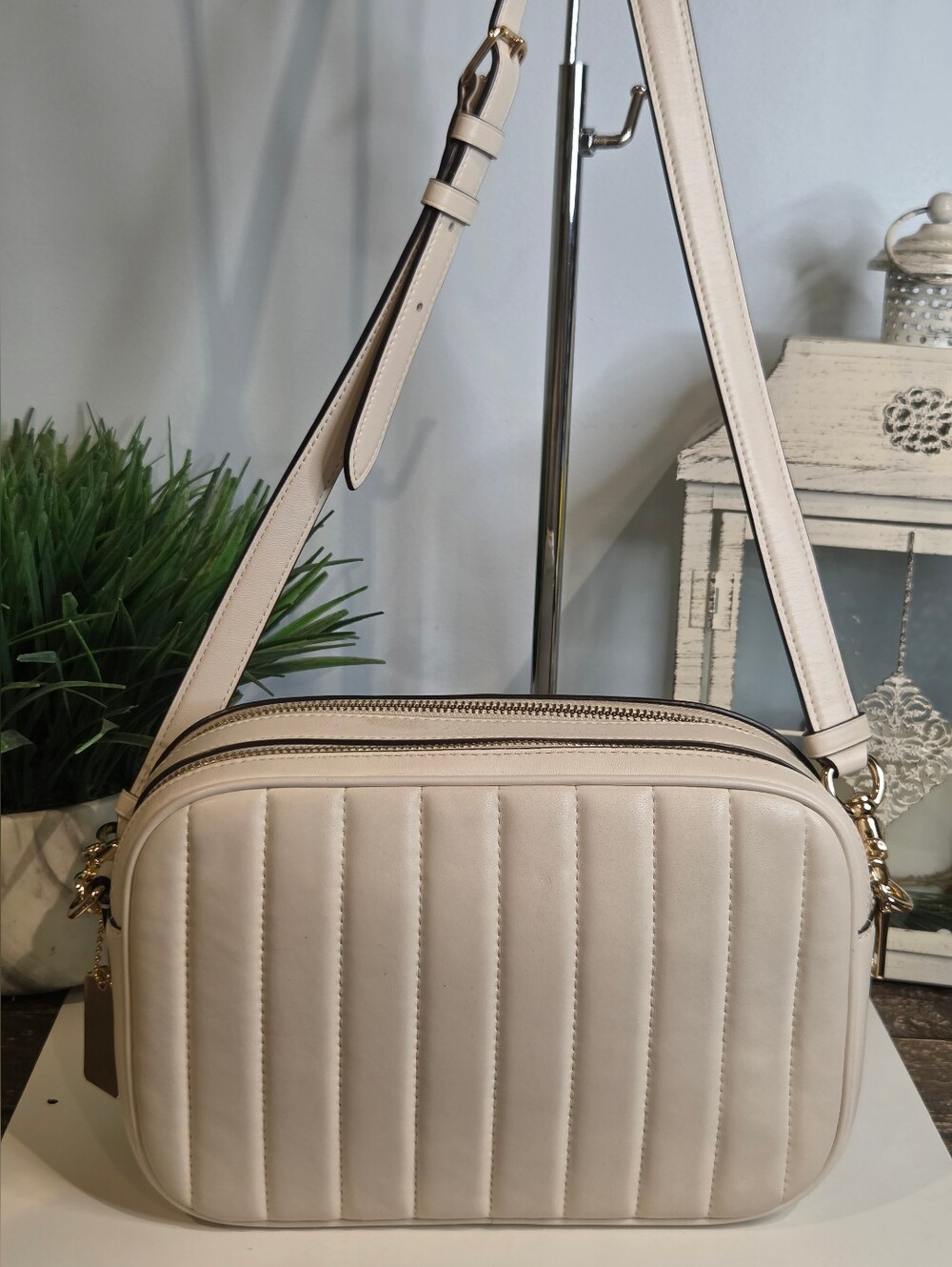 Coach Jes Crossbody Quilted Leather Camera Bag Chalk White & Gold. - Picture 2 of 16